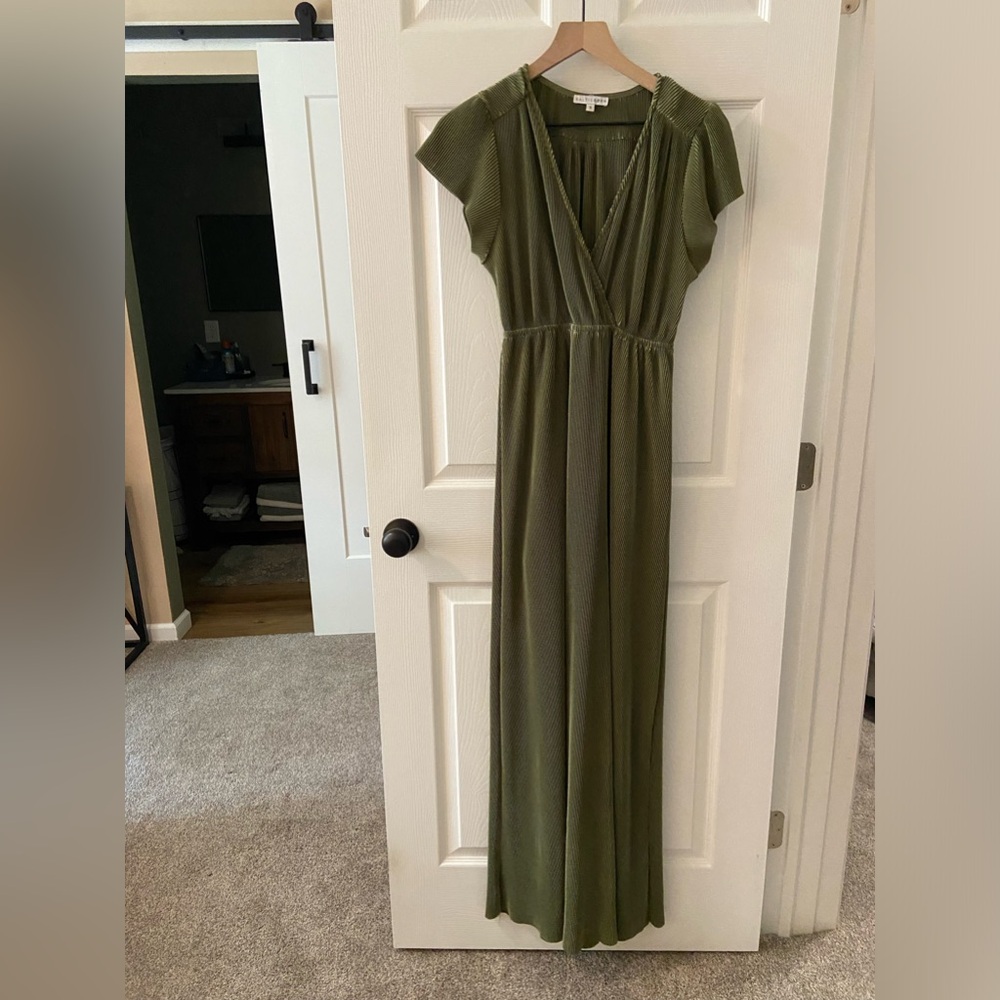 Like New! Baltic Born Boutique Green Pleated Gown